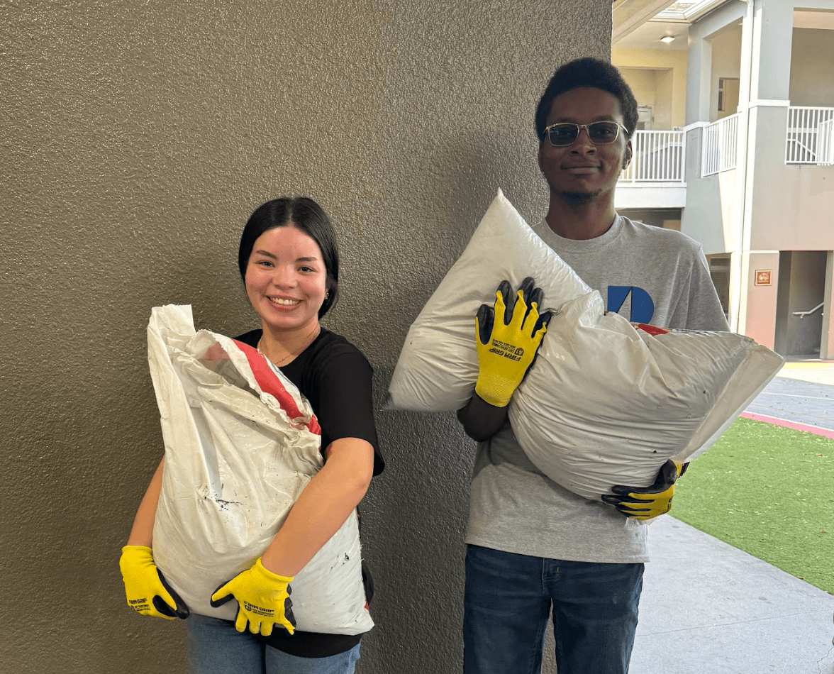 youth volunteers at chapman partnership miami 